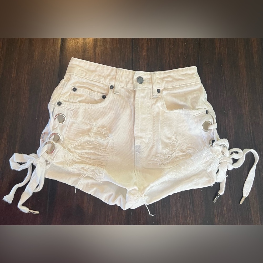 CARMAR white denim lace up shorts - size 24